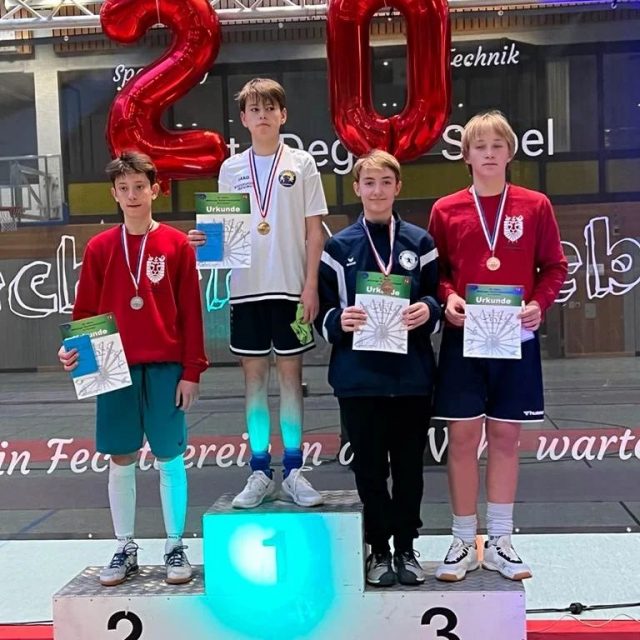 20 Championships of Marburg 2022
19.11.2022 - 20.11.2022
GER HE Marburg
U17. 1. Platz Martin Pradeilles, 3. Platz Maximilian von Quast. U15. 3. Platz Lorenz Nürnberg.und Damen Senioren 2. Platz: Rose Finter